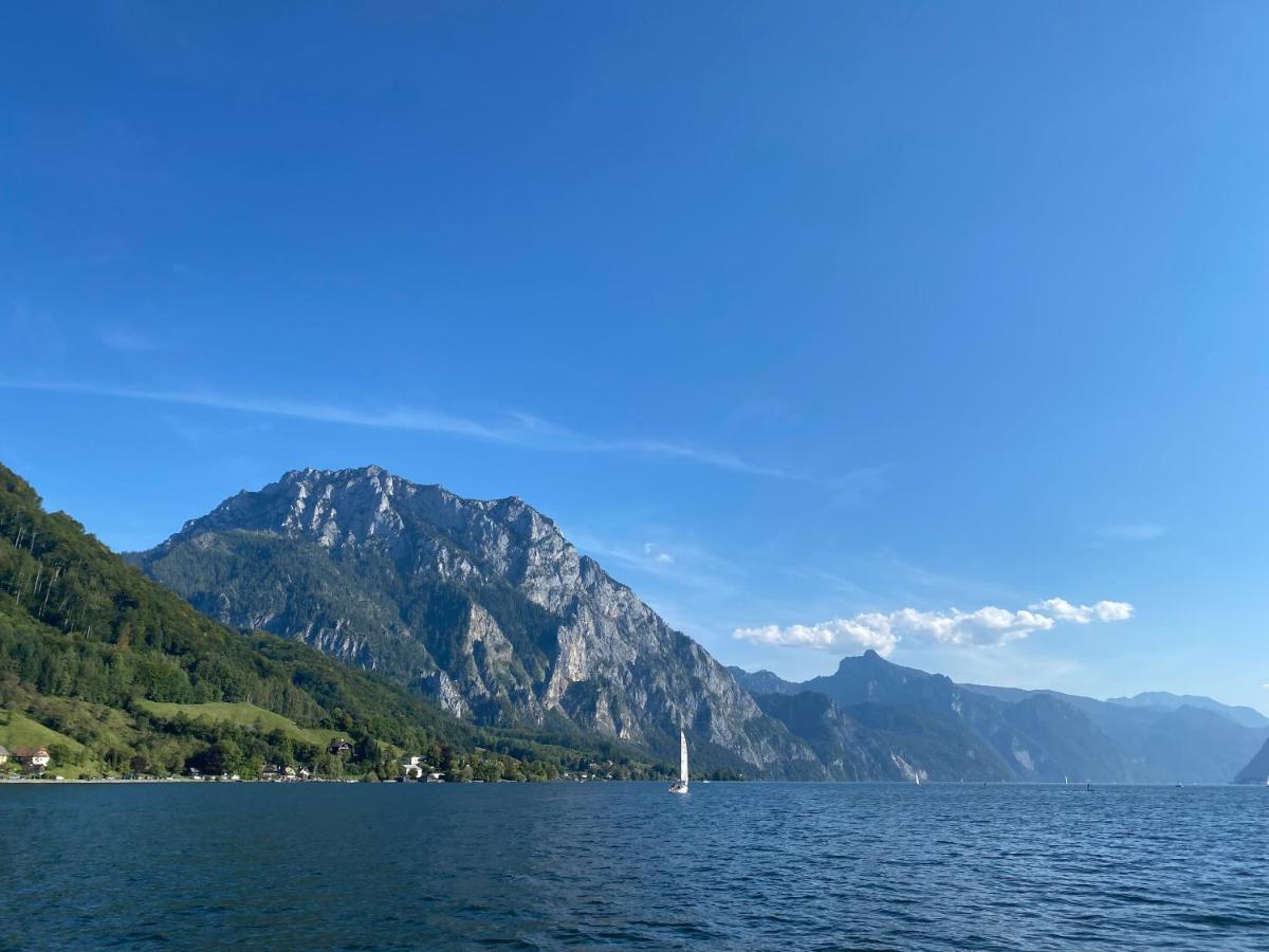Ferienhaeuschen Am Traunsee Mit Tretboot Zur Freien Nutzung Am Badeplatz Altmuenster Ngoại thất bức ảnh