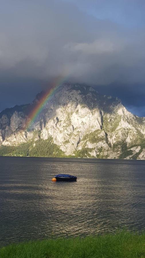 Ferienhaeuschen Am Traunsee Mit Tretboot Zur Freien Nutzung Am Badeplatz Altmuenster Ngoại thất bức ảnh
